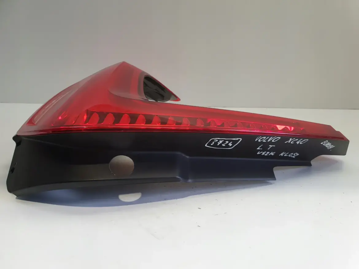 Volvo XC40 TYLNA LAMPA LEWA lewy tył kierowcy Europa 31446790