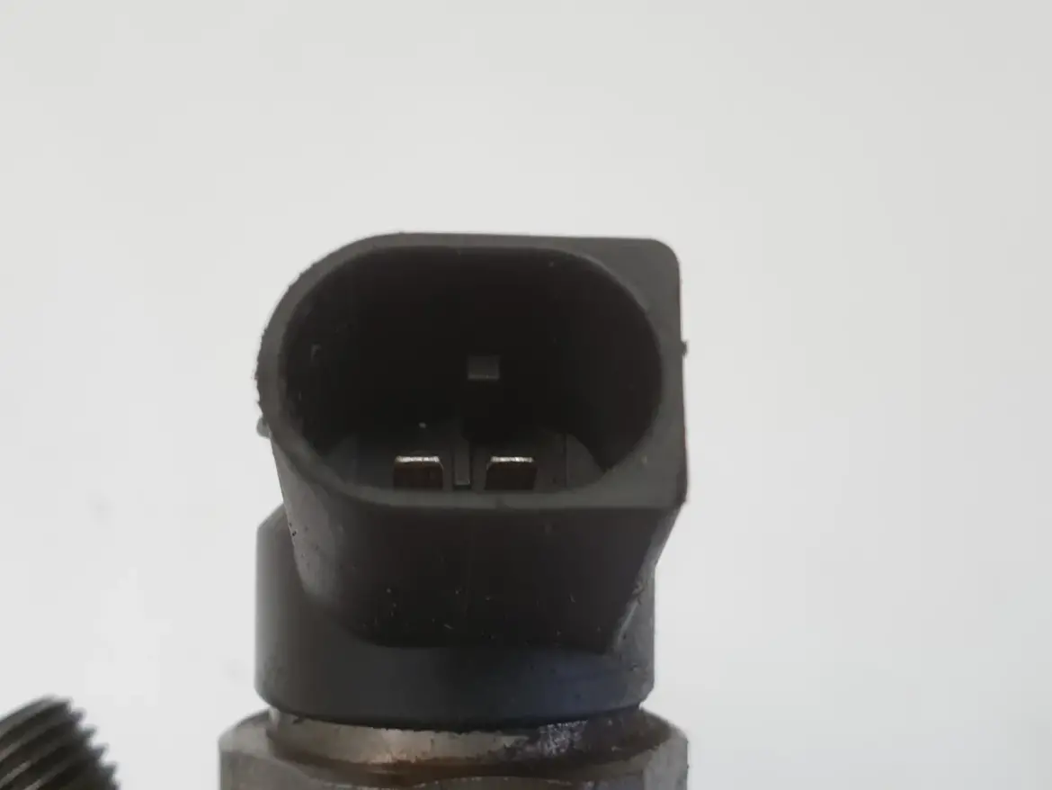 BMW E87 E90 E91 2.0 D WTRYSKIWACZ wtrysk 0445110289