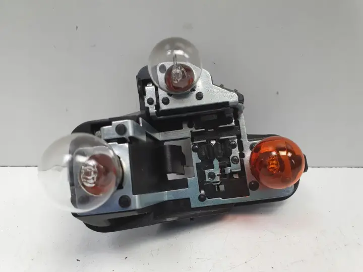 Volvo V40 II WKŁAD TYLNEJ LAMPY ŻARÓWKI TYLNEJ PRAWEJ PRAWY TYŁ 31299833