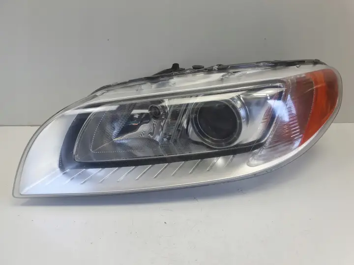 Volvo V70 XC70 III S80 II PRZEDNIA LAMPA LEWA lewy przód XENON 31353532