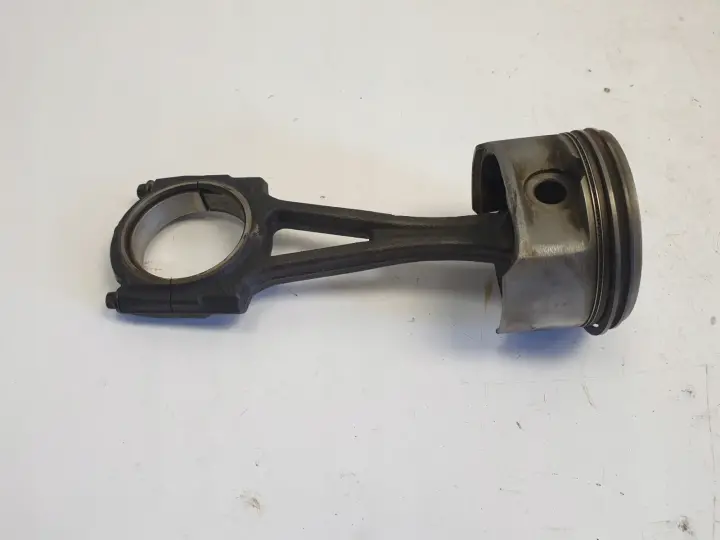 Opel Corsa C 1.2 16V Z12XE TŁOK KORBOWÓD