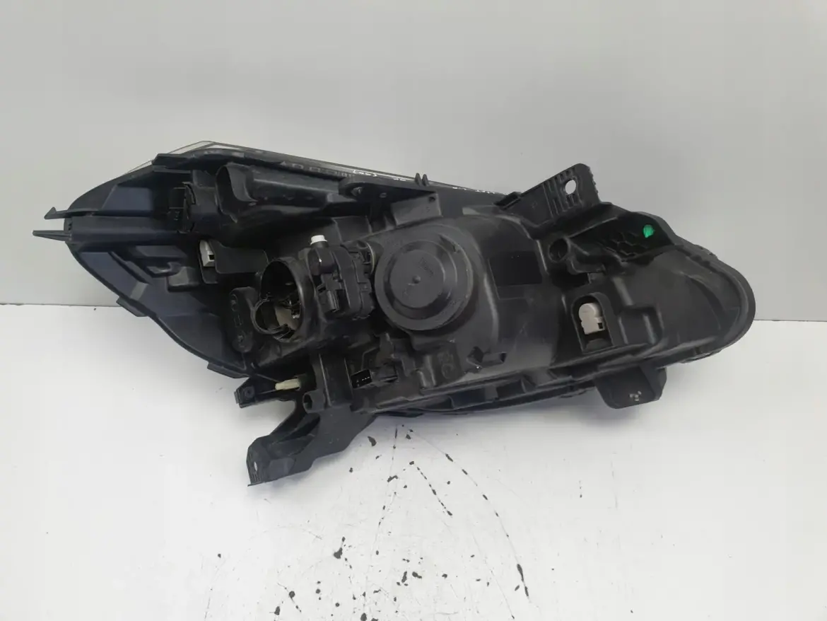 Renault Clio III LIFT PRZEDNIA LAMPA LEWA lewy przód EUROPA 260605550R