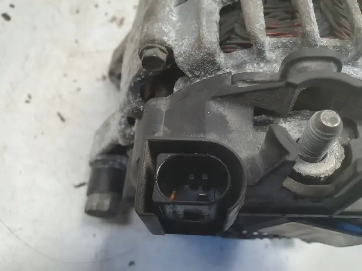 Volvo V40 II 1.6 D2 ALTERNATOR valeo 30644799