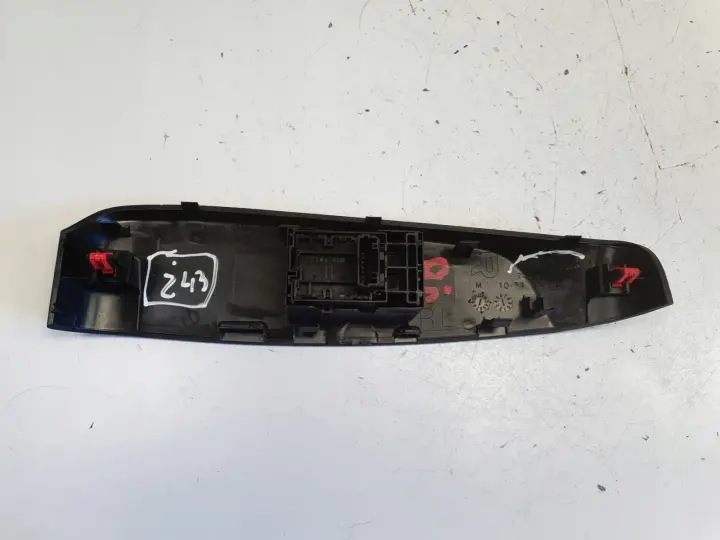 Toyota Camry VIII Prawy przełącznik szyby Panel sterowania szyb 74272-33380
