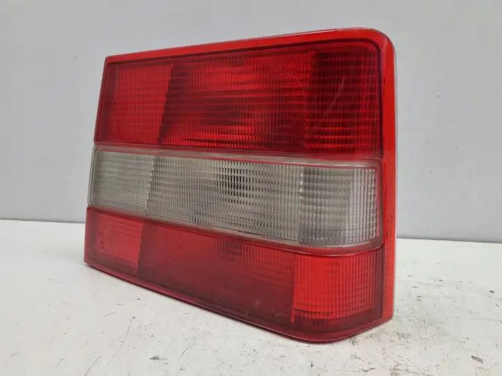 Volvo 940 960 TYLNA LAMPA PRAWA W KLAPĘ prawy tył