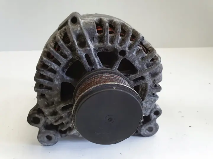 VW Touran I 2.0 TDI ALTERNATOR 06F903023C valeo 140A