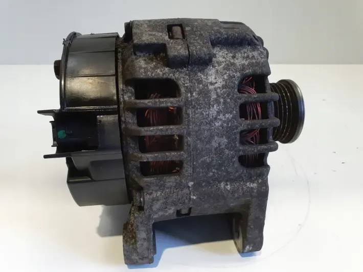 Opel Vivaro 1.9 DCI ALTERNATOR valeo 8200538815