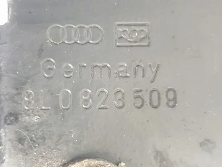 Audi A3 8L LINKA OTWIERANIA MASKI Zamek 8L0823509