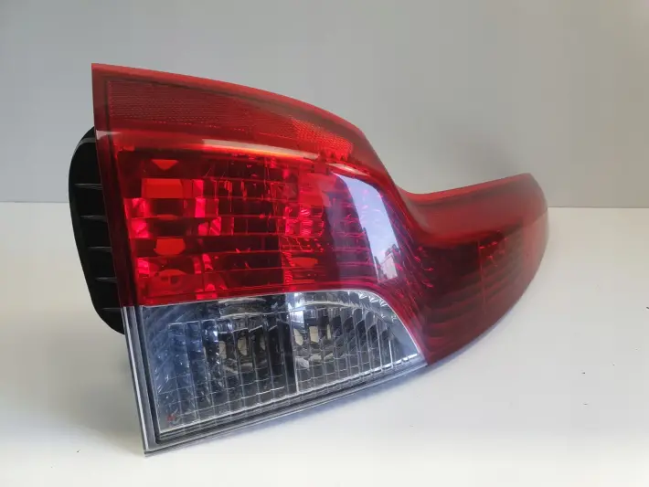 Volvo V50 KOMBI 07-12r LIFT TYLNIA TYLNA LAMPA LEWA lewy tył 30744541
