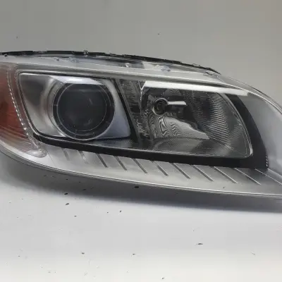 Volvo V70 III XC70 S80 II XENON PRZEDNIA LAMPA PRAWA prawy przód 31214348