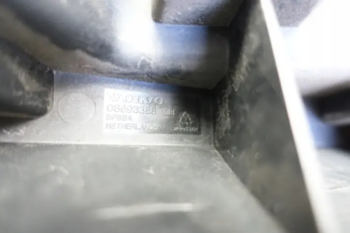 Volvo S60 V70 ŚLIZG TYLNEGO ZDERZAKA lewy tył