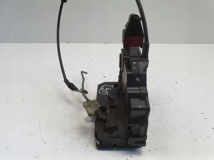 Opel Corsa D ZAMEK DRZWI prawy przód Pasażera 13258279 EN