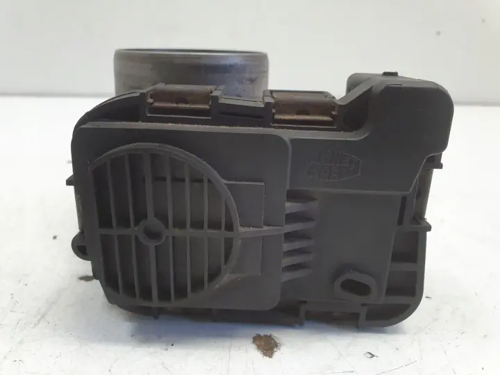 VW Golf V 1.6 FSI PRZEPUSTNICA 03C133062A