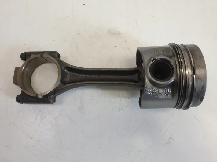 Audi A3 II 8P 1.6 TDI TŁOK KORBOWÓD