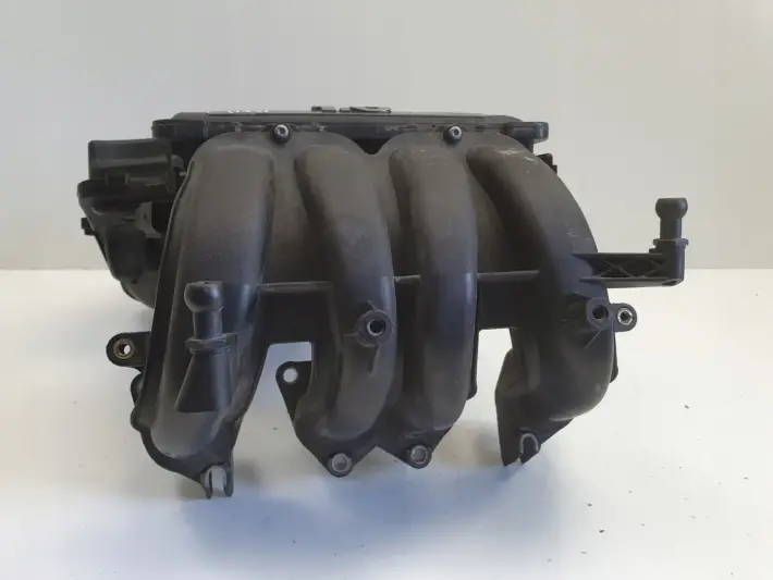 Audi A3 II 8P 1.6 8V KOLEKTOR SSĄCY