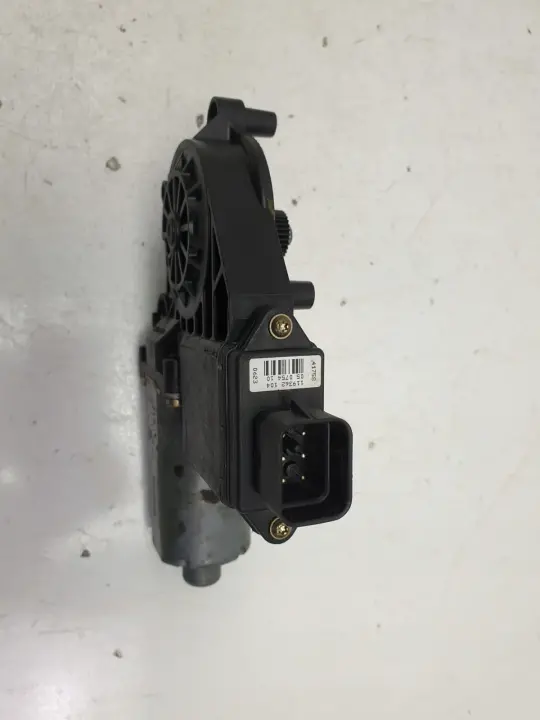 Mitsubishi Space Star SILNICZEK SZYBY Prawy przód