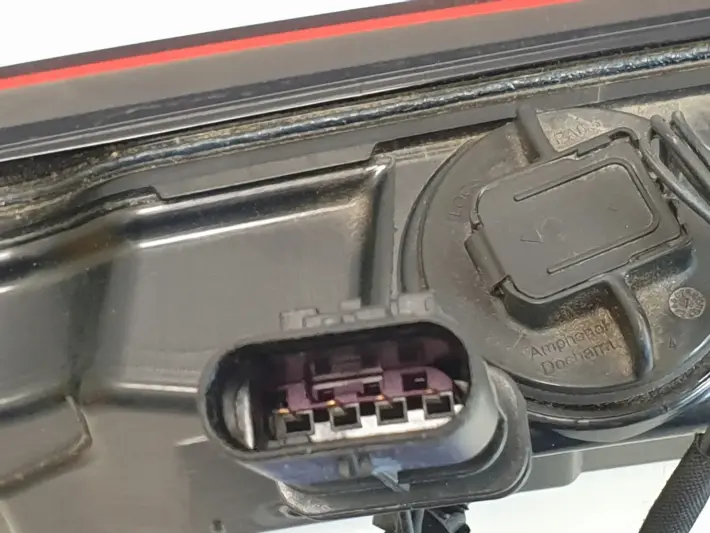 Polestar II TYLNA LAMPA BELNDA LISTWA 32228372