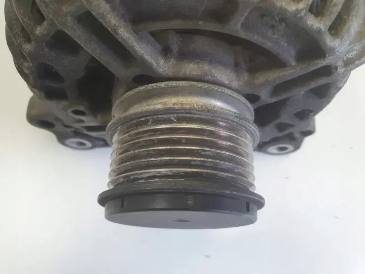 VW Caddy III 1.6 TDI ALTERNATOR 06F903023F