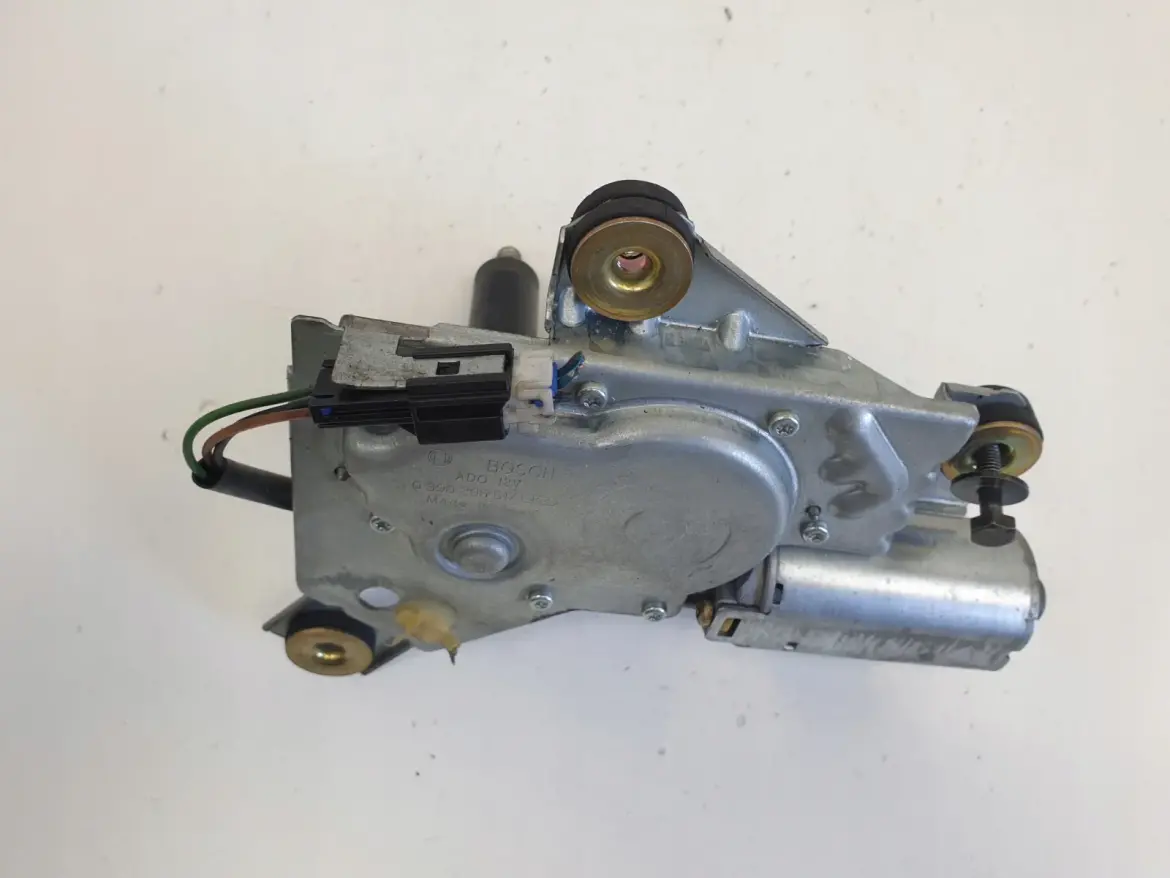 Mitsubishi Carisma SILNICZEK TYLNEJ WYCIERACZKI 0390206517