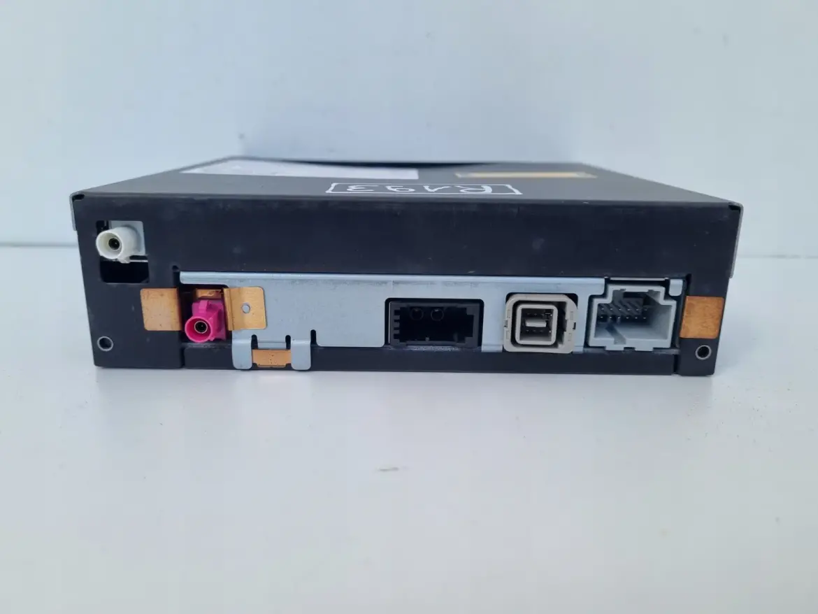 Volvo S80 II V70 III XC70 II ZMIENIARKA PŁYT CD 31285568AA 31285568