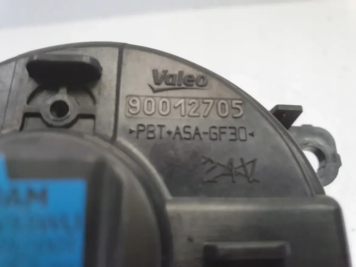Renault Trafic III 14r- PRZEDNI HALOGEN PRAWY PRZÓD pasażera 261503971R