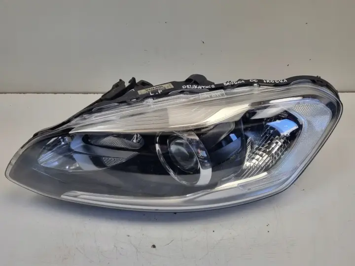 Volvo XC60 LIFT XENON SKRĘTNY PRZEDNIA LAMPA LEWA lewy przód 31420249