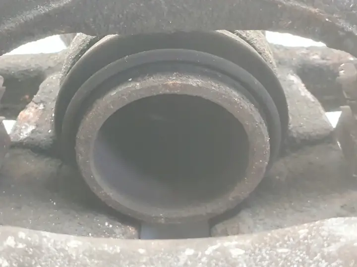 Renault Clio IV LEWY PRZEDNI ZACISK HAMULCOWY przód kierowcy L.P