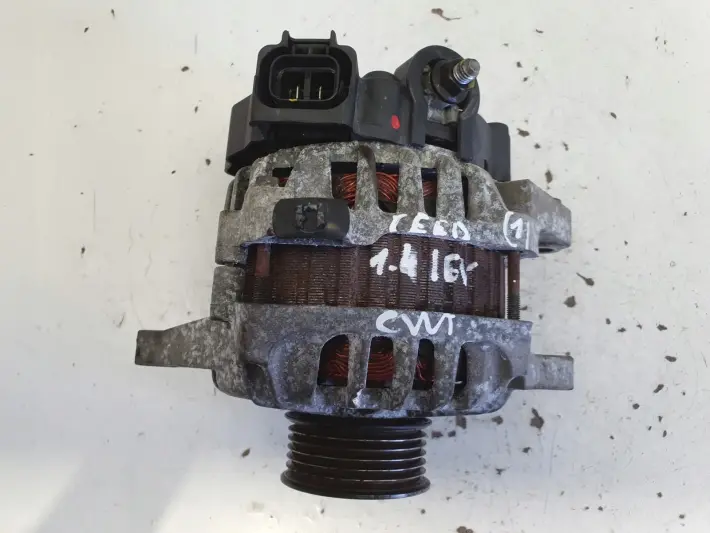 Kia Ceed 1.4 16V CVVT ALTERNATOR 90A 2655447 valeo 37300-2B101