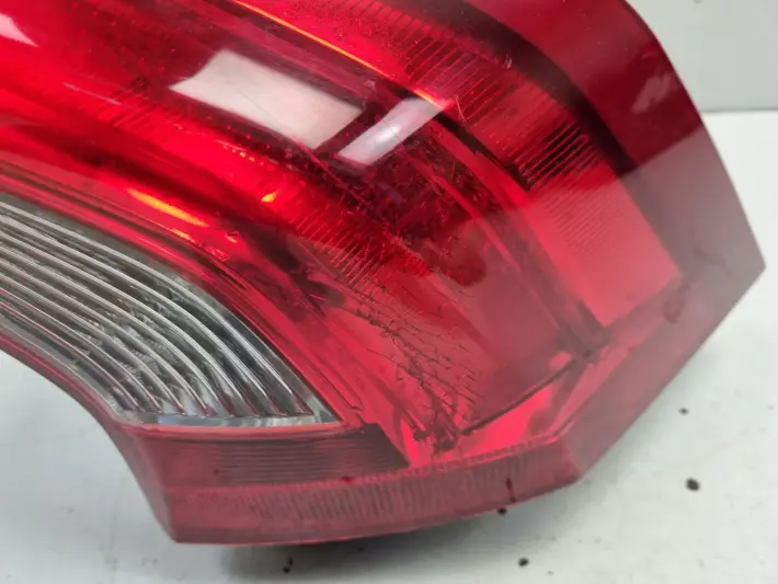 Volvo V60 LIFT 13-18r TYLNIA TYLNA LAMPA PRAWA prawy tył 31395929