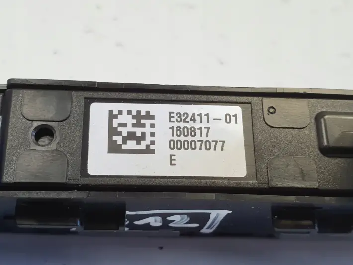Renault Megane IV PANEL STEROWANIA PODGRZEWANIEM FOTELI 283E80562R