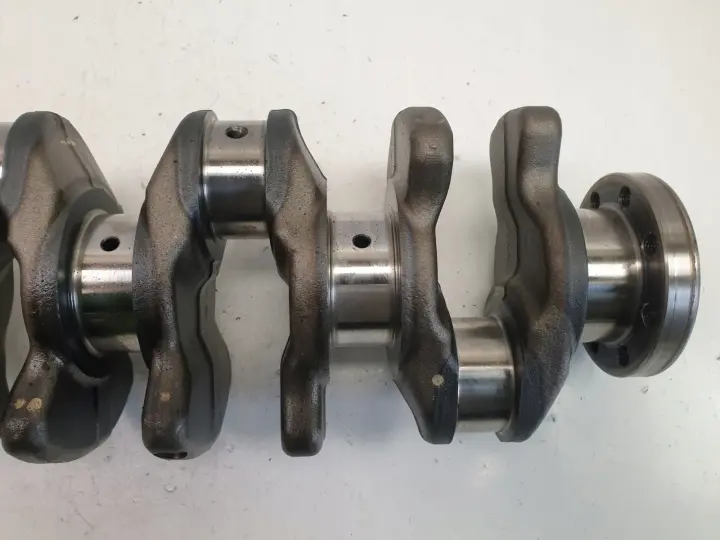 Toyota Avensis T27 2.0 D4D WAŁ KORBOWY