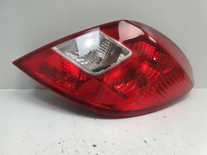 Opel Corsa D 5 drzwi TYLNA LAMPA PRAWA prawy tył pasażera