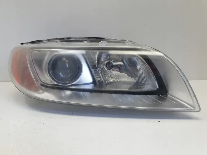 Volvo V70 III XC70 S80 II XENON PRZEDNIA LAMPA PRAWA prawy przód 31214348