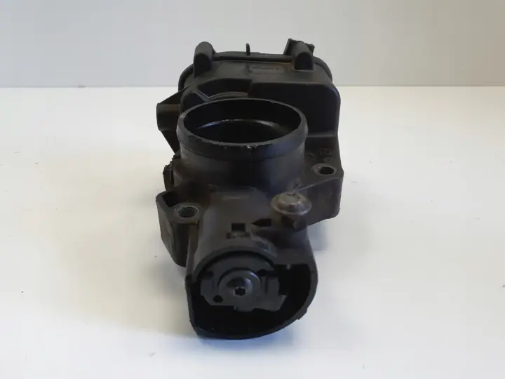 Renault Clio II 1.2 8V PRZEPUSTNICA 00013101