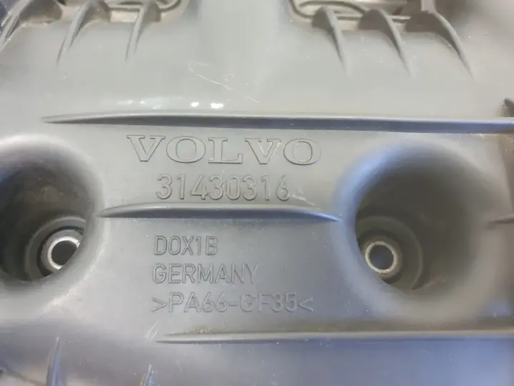 Volvo XC60 I 2.4 D5 POKRYWA ZAWORÓW kolektor 31430316
