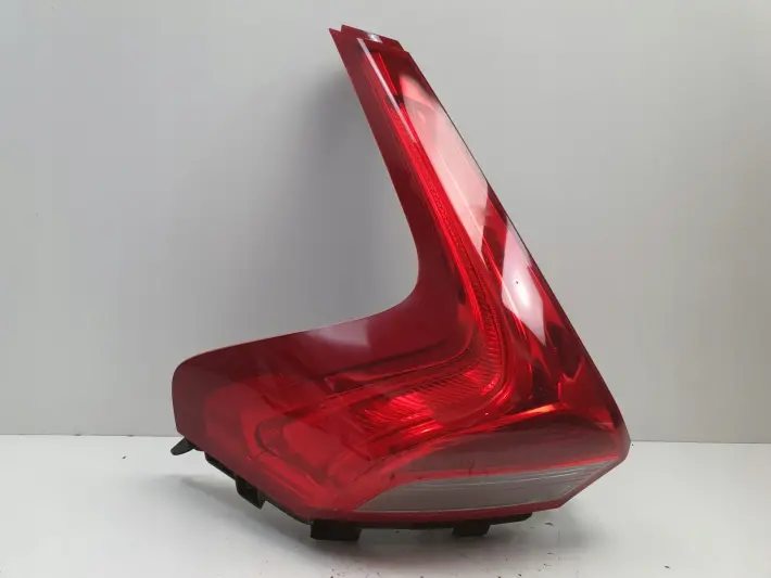 Volvo V40 II 12-16r TYLNIA TYLNA LAMPA LEWA lewy tył 31395844