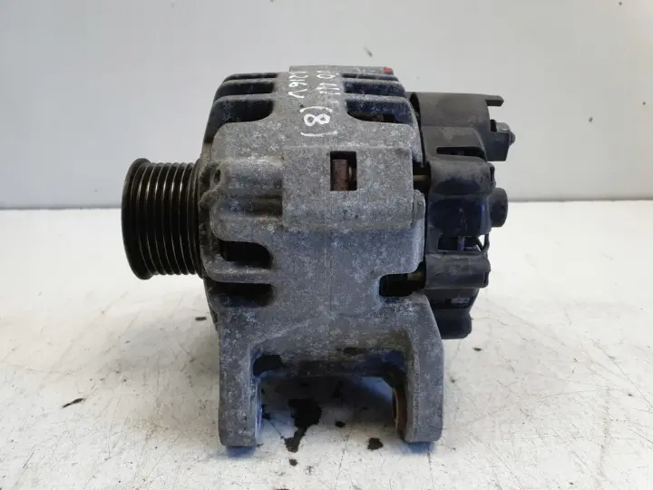 Renault Clio III 1.2 16V ALTERNATOR 8200654541C valeo