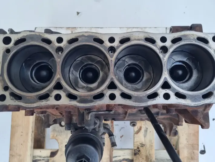 DÓŁ SILNIKA BLOK WAŁ KORBOWY Volvo C30 S40 II V50 V70 2.0 D DIESEL D4204T