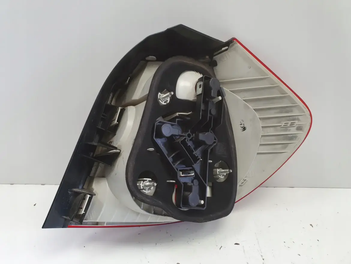 BMW E87 TYLNA LAMPA LEWA lewy tył kierowcy