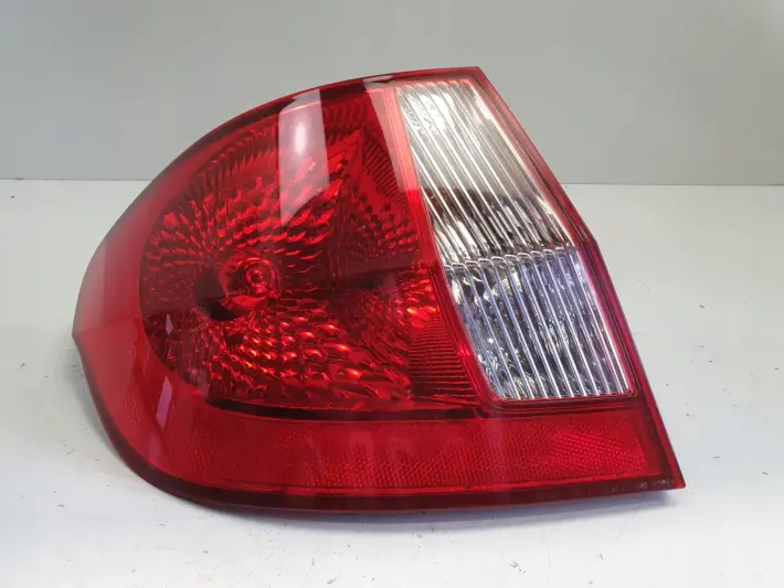 Hyundai Getz Lift 3 drzwi TYLNA LAMPA LEWA lewy tył kierowcy