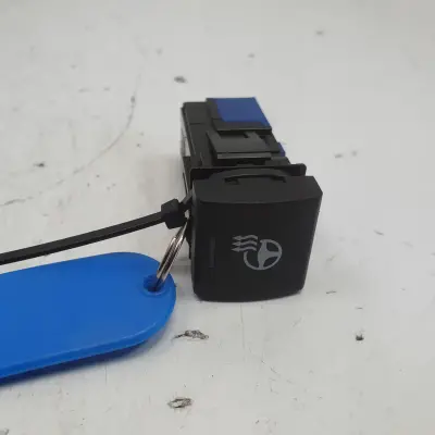 Toyota Corolla E21 PRZYCISK PODGRZEWANIA KIEROWNICY Włącznik M687604