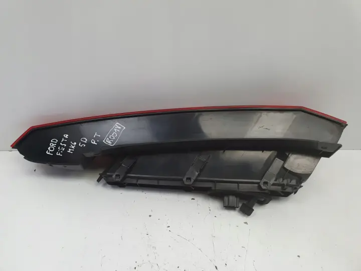 Ford Fiesta MK5 MK6 5D 02-05r TYLNA LAMPA PRAWA prawy tył pasażera
