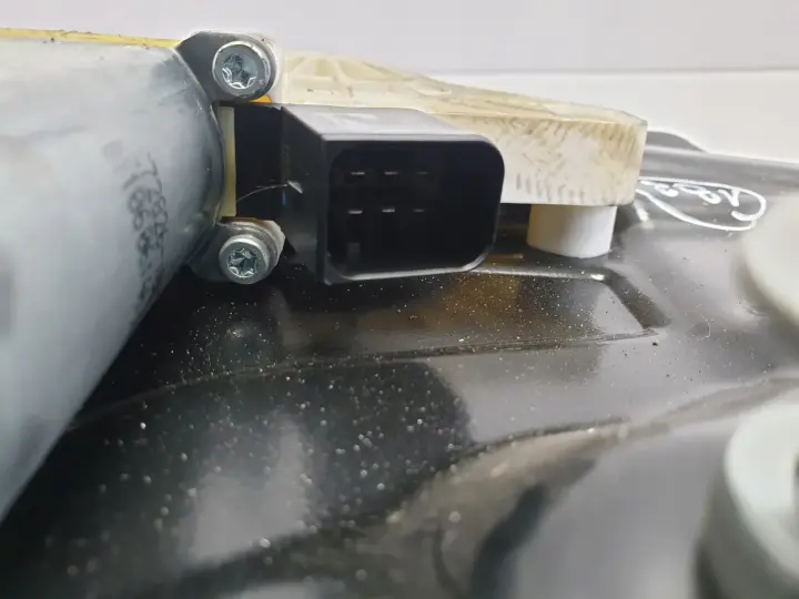 Mercedes A205 W205 PODNOŚNIK SZYBY prawy tył