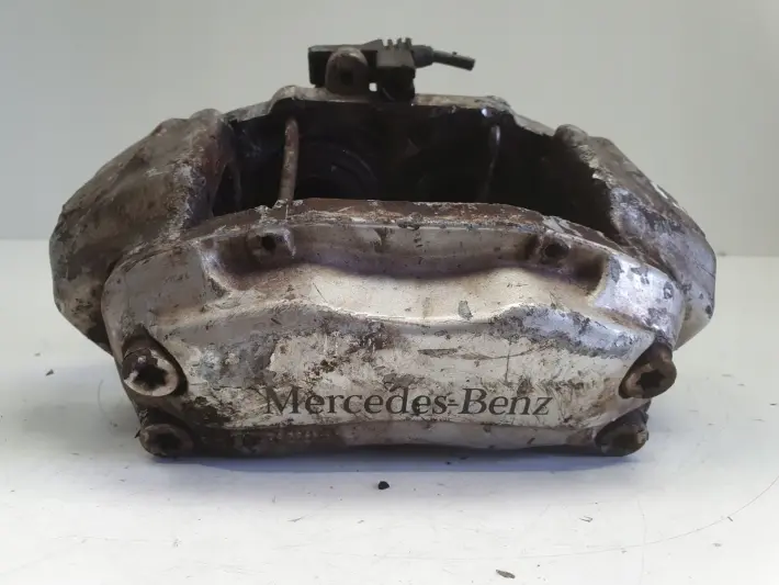 Mercedes SL SL500 R230 PRZEDNI ZACISK HAMULCOWY prawy przód 20825101