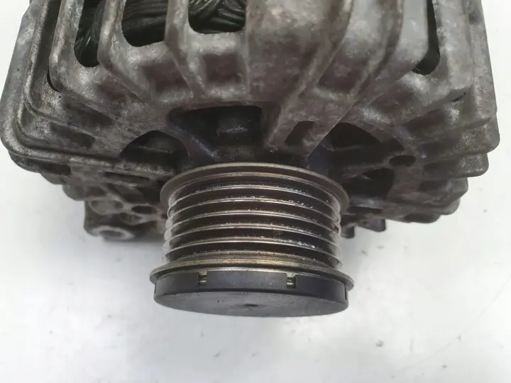 BMW F12 F13 3.0 D ALTERNATOR valeo 8570672 AL04 220A