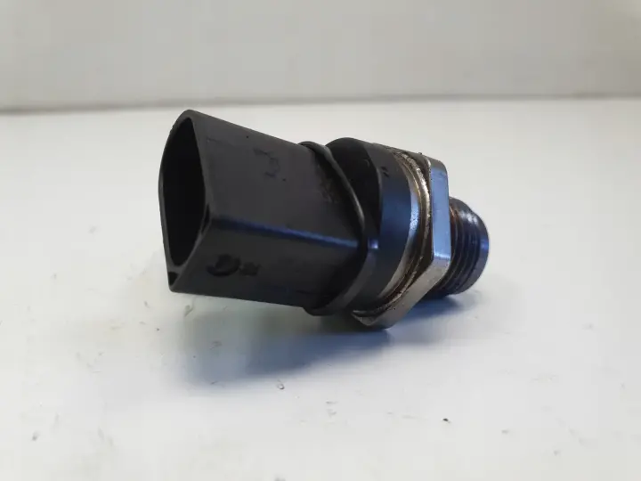BMW E87 E90 E91 2.0 D N47 CZUJNIK PALIWA zawór 0281002988