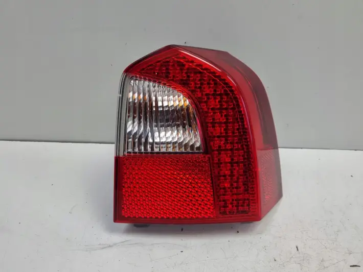 Volvo V70 III XC70 07-13r TYLNIA TYLNA LAMPA PRAWA prawy tył LED 30698984