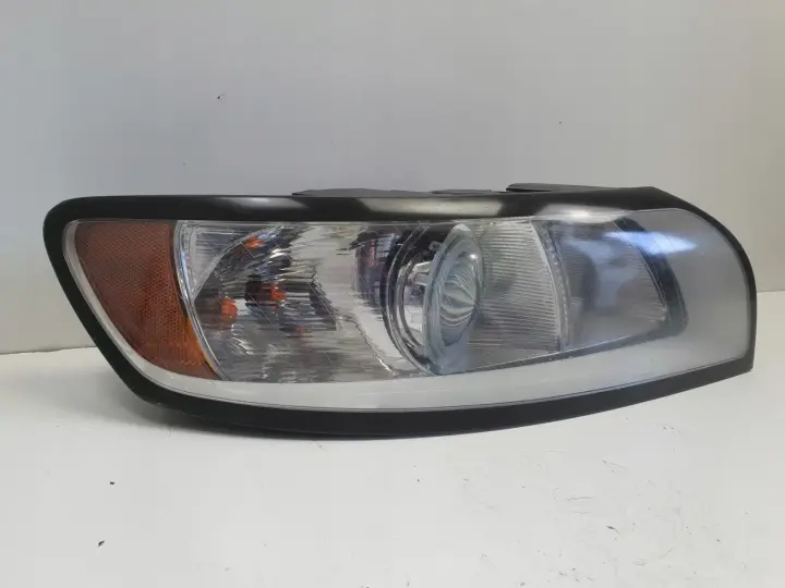 Volvo S40 II V50 LIFT PRZEDNIA LAMPA PRAWA prawy przód 0301237202 31265695