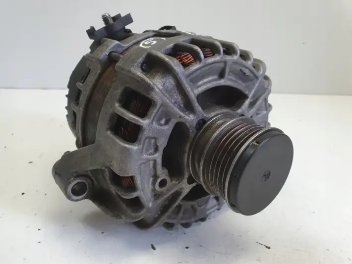 Volvo V70 III 2.0 D3 ALTERNATOR bosch 30659131