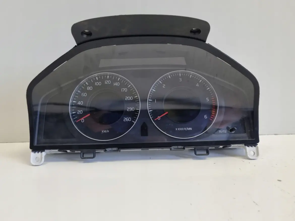 Volvo S80 II V70 III XC70 II 2.4 D5 LICZNIK ZEGARY Europa diesel 31270899AA